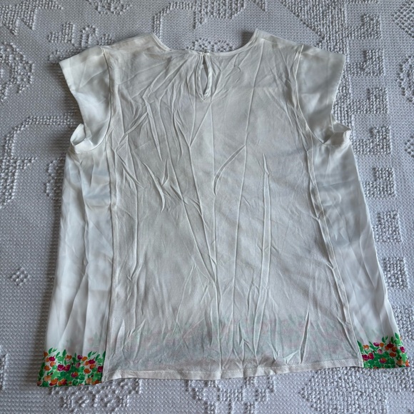 Charming Charlie womens size Large white satin cap sleeve blouse with floral hem - Picture 7 of 8